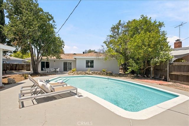 8552 Jumilla Avenue, Winnetka, CA 91306