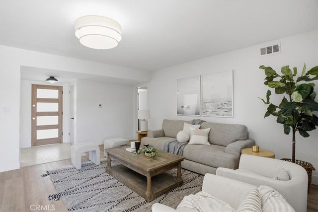 8552 Jumilla Avenue, Winnetka, CA 91306