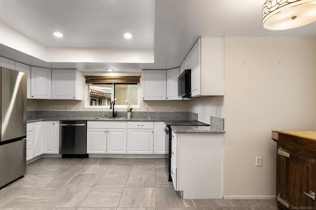 Image 14 of property listing at 6960 Hyde Park Dr 12, San Diego, CA 92119