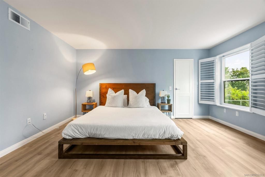 Image 17 of property listing at 6960 Hyde Park Dr 12, San Diego, CA 92119