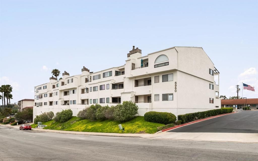 Image 4 of property listing at 6960 Hyde Park Dr 12, San Diego, CA 92119