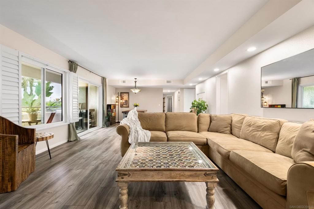 Image 7 of property listing at 6960 Hyde Park Dr 12, San Diego, CA 92119