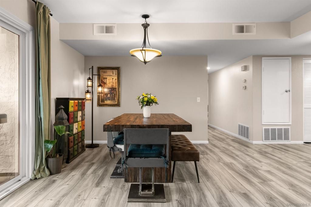 Image 9 of property listing at 6960 Hyde Park Dr 12, San Diego, CA 92119