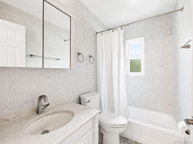 1 White Oak Drive, Port Washington, NY 11050