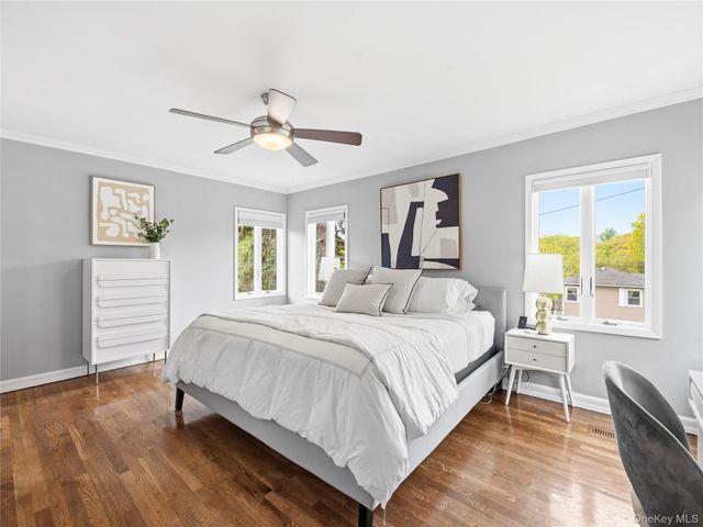 1 White Oak Drive, Port Washington, NY 11050