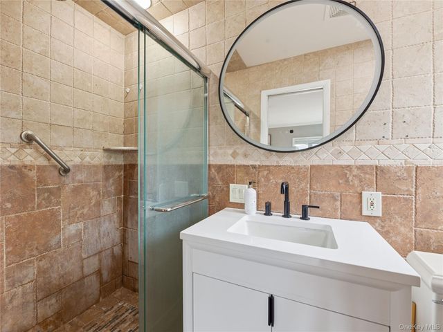 1 White Oak Drive, Port Washington, NY 11050