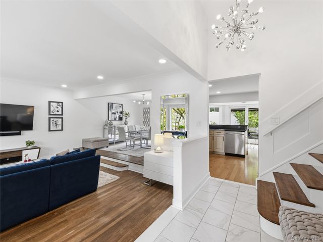 1 White Oak Drive, Port Washington, NY 11050