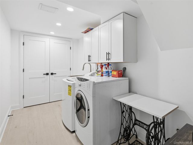 1 White Oak Drive, Port Washington, NY 11050