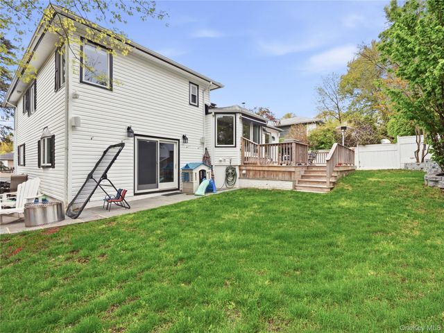 1 White Oak Drive, Port Washington, NY 11050