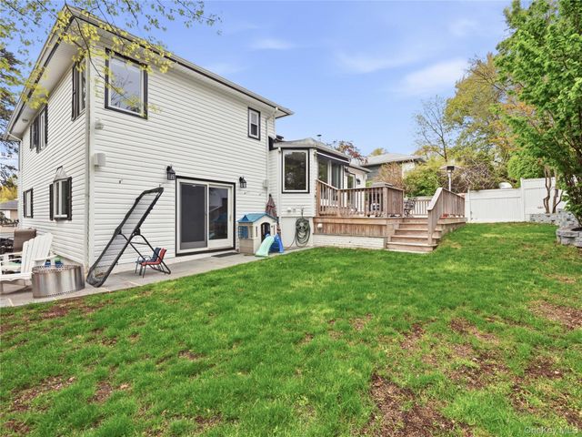 1 White Oak Drive, Port Washington, NY 11050