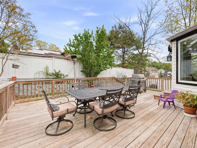 1 White Oak Drive, Port Washington, NY 11050