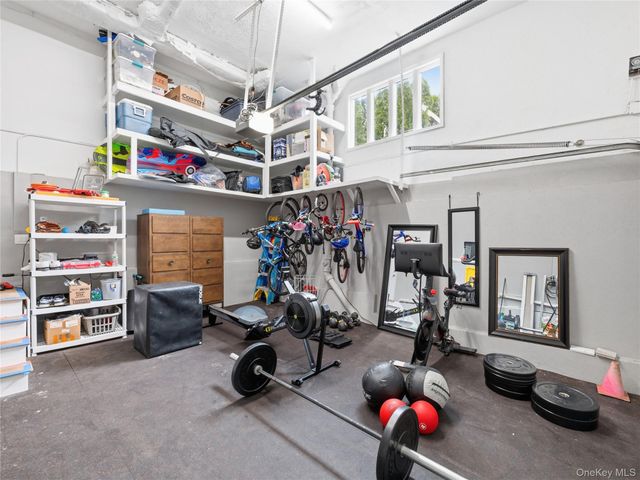 1 White Oak Drive, Port Washington, NY 11050
