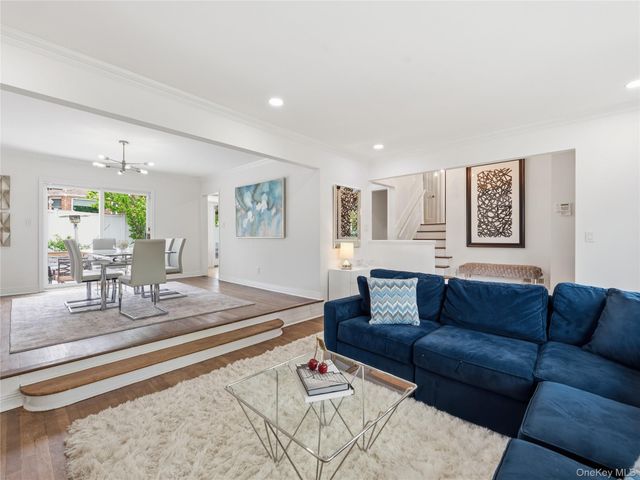 1 White Oak Drive, Port Washington, NY 11050