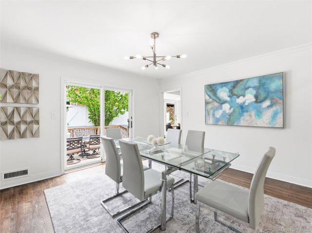 1 White Oak Drive, Port Washington, NY 11050