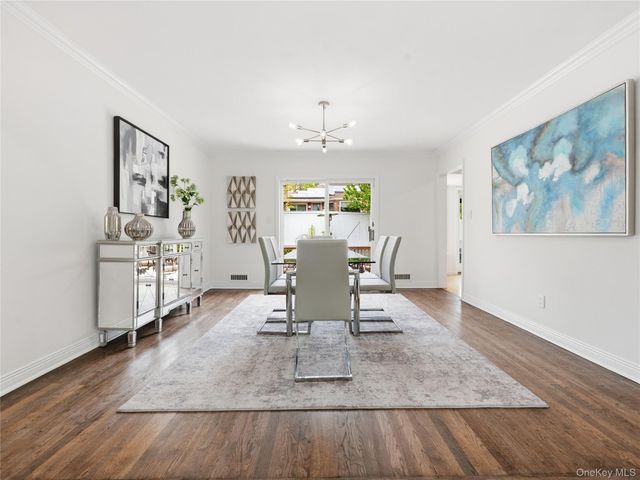 1 White Oak Drive, Port Washington, NY 11050