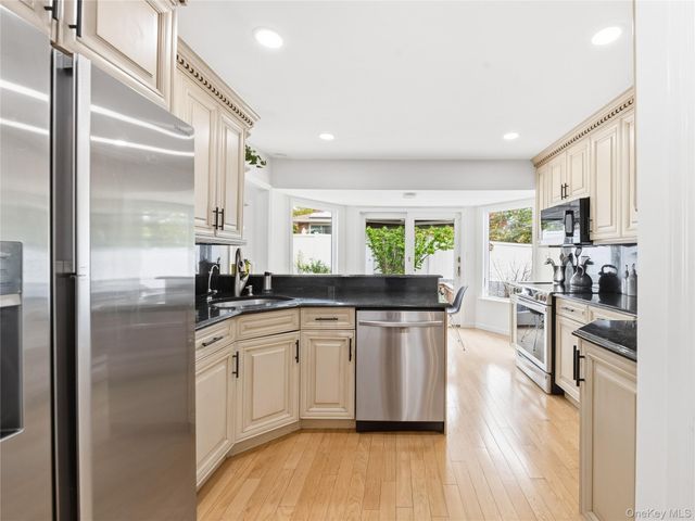 1 White Oak Drive, Port Washington, NY 11050