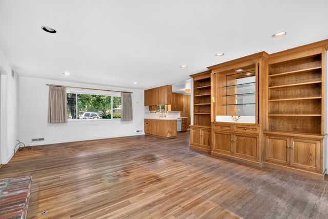 817 Hampshire Ct, Modesto, CA 95350