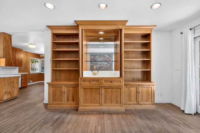 817 Hampshire Ct, Modesto, CA 95350