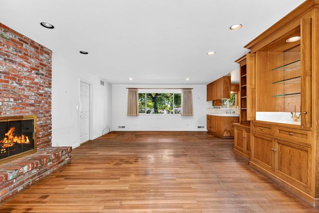 817 Hampshire Ct, Modesto, CA 95350