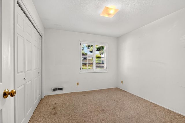 817 Hampshire Ct, Modesto, CA 95350