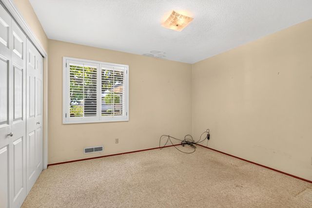 817 Hampshire Ct, Modesto, CA 95350
