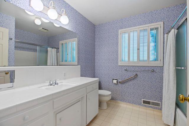 817 Hampshire Ct, Modesto, CA 95350