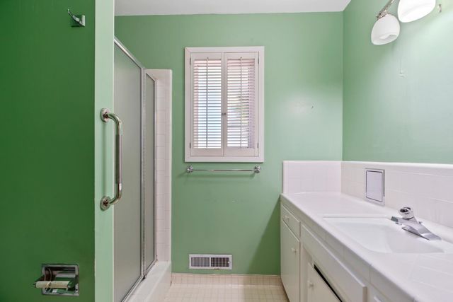 817 Hampshire Ct, Modesto, CA 95350