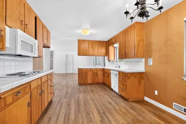 817 Hampshire Ct, Modesto, CA 95350