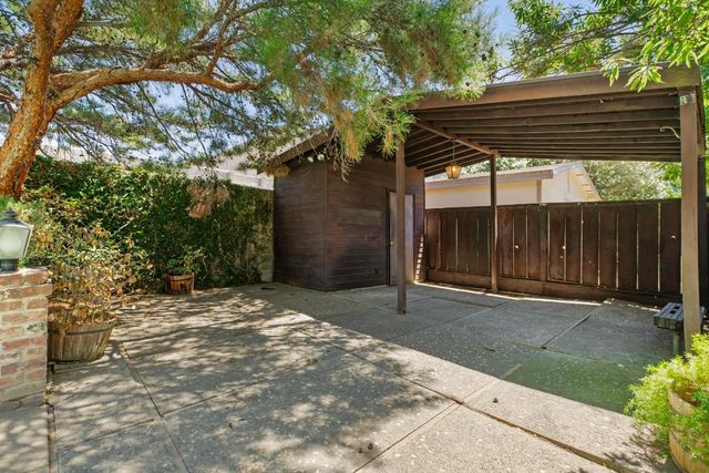 817 Hampshire Ct, Modesto, CA 95350