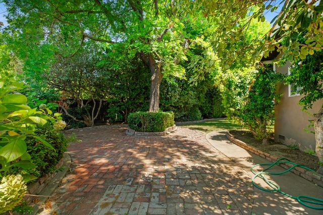 817 Hampshire Ct, Modesto, CA 95350