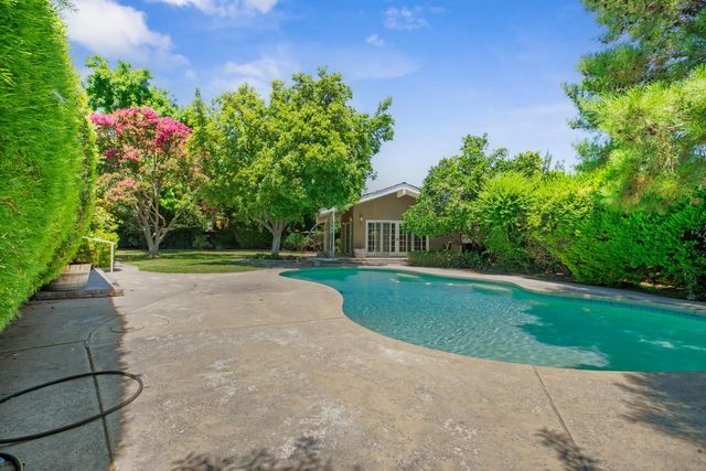 817 Hampshire Ct, Modesto, CA 95350