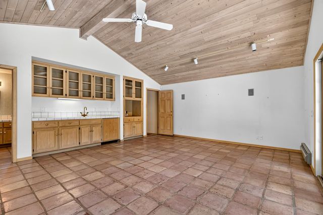 817 Hampshire Ct, Modesto, CA 95350