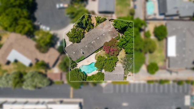 817 Hampshire Ct, Modesto, CA 95350