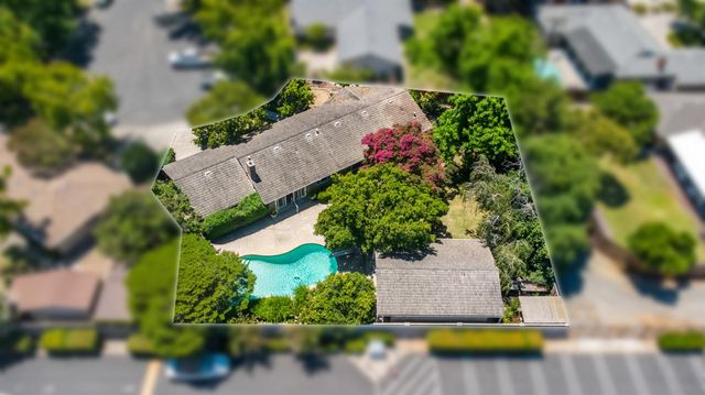 817 Hampshire Ct, Modesto, CA 95350