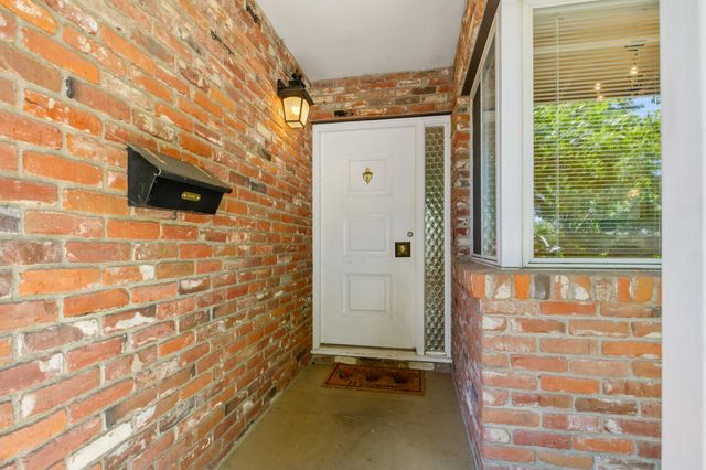 817 Hampshire Ct, Modesto, CA 95350