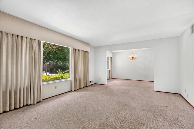 817 Hampshire Ct, Modesto, CA 95350