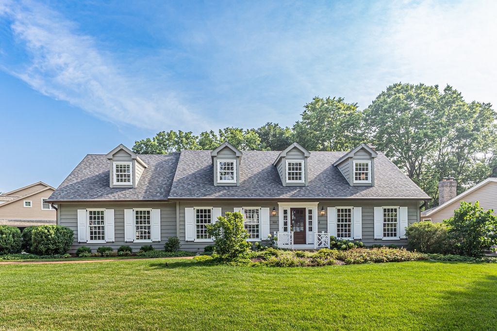 991 Huntleigh Drive, Naperville, IL 60540