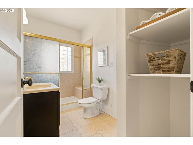 150 E Arlington St, Gladstone, OR 97027