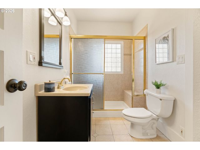 150 E Arlington St, Gladstone, OR 97027