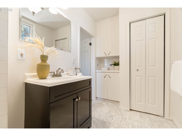 150 E Arlington St, Gladstone, OR 97027