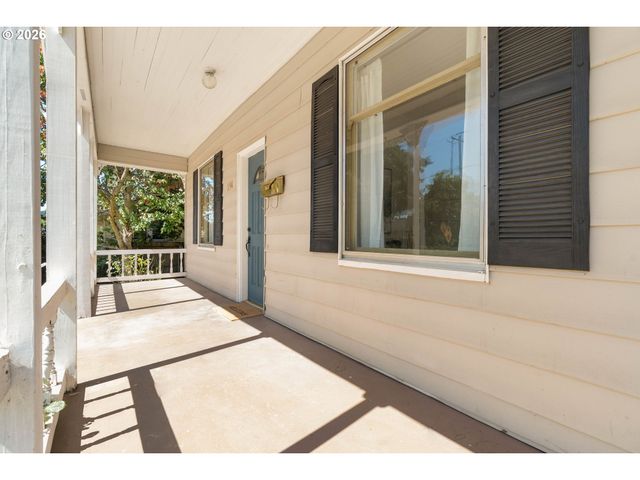 150 E Arlington St, Gladstone, OR 97027