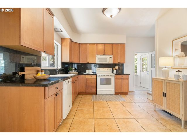 150 E Arlington St, Gladstone, OR 97027