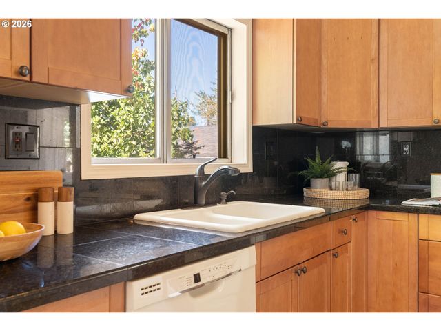 150 E Arlington St, Gladstone, OR 97027