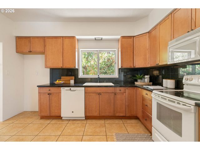 150 E Arlington St, Gladstone, OR 97027