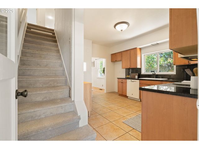 150 E Arlington St, Gladstone, OR 97027
