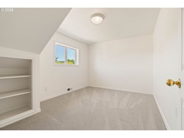150 E Arlington St, Gladstone, OR 97027