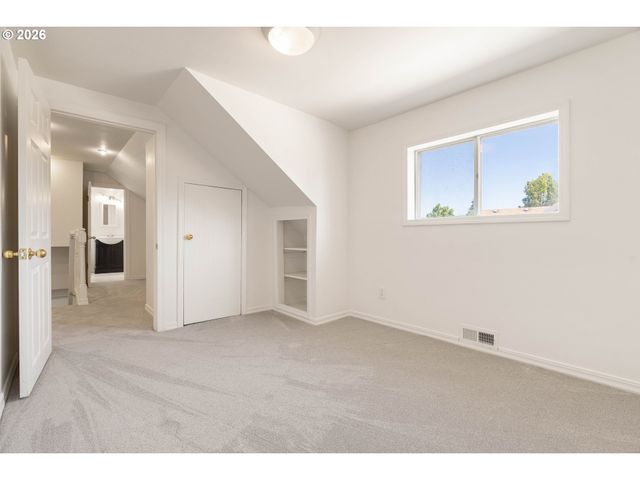 150 E Arlington St, Gladstone, OR 97027