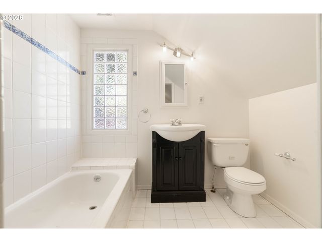 150 E Arlington St, Gladstone, OR 97027