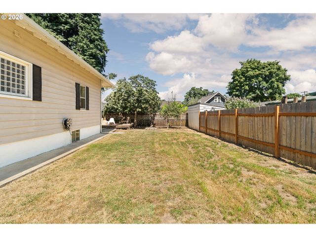 150 E Arlington St, Gladstone, OR 97027