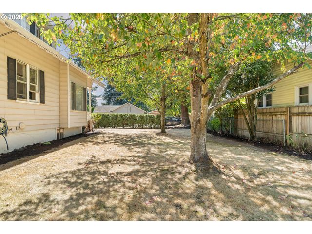 150 E Arlington St, Gladstone, OR 97027